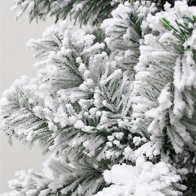 This year's popular Christmas tree is a 1.2-meter white plush tree that simulates falling snow. It is a snow pine tree