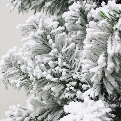 This year's popular Christmas tree is a 1.2-meter white plush tree that simulates falling snow. It is a snow pine tree