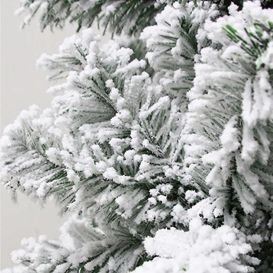 This year's popular Christmas tree is a 1.2-meter white plush tree that simulates falling snow. It is a snow pine tree