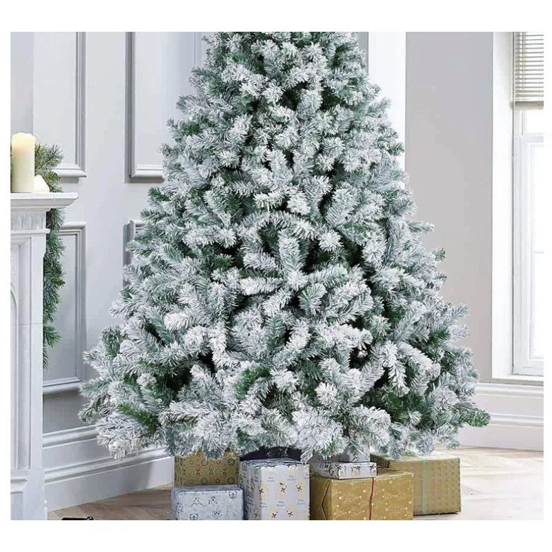 This year's popular Christmas tree is a 1.2-meter white plush tree that simulates falling snow. It is a snow pine tree