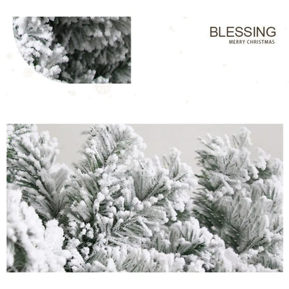 This year's popular Christmas tree is a 1.2-meter white plush tree that simulates falling snow. It is a snow pine tree