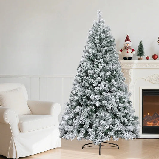 This year's popular Christmas tree is a 1.2-meter white plush tree that simulates falling snow. It is a snow pine tree